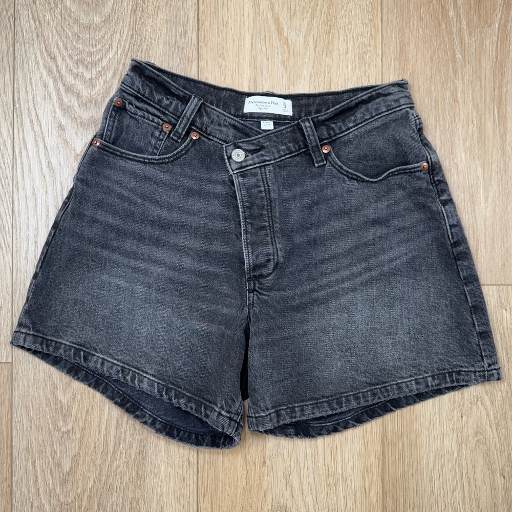 Abercrombie Curve Love Dad Short High Rise size 27